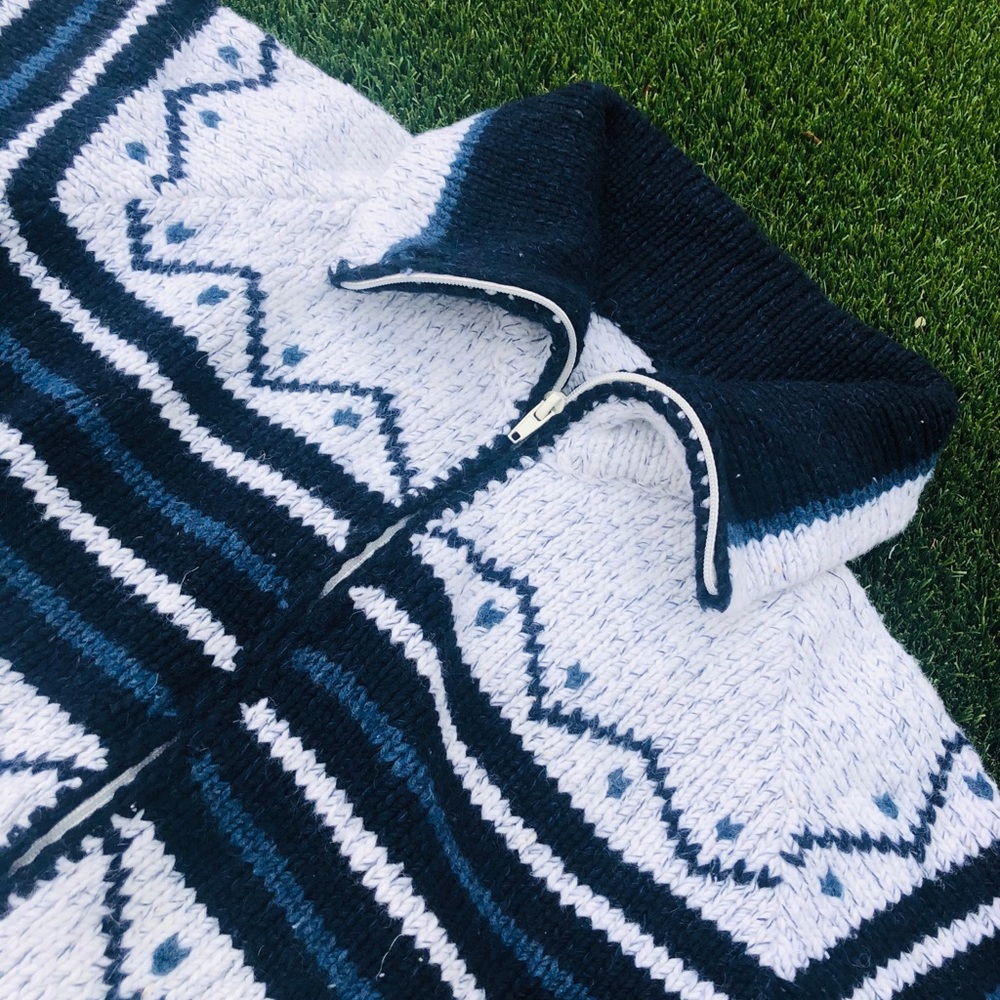 PORTUGAL CROCHET ZIP UP